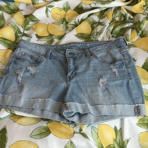 Jennifer Lopez Woman’s denim shorts